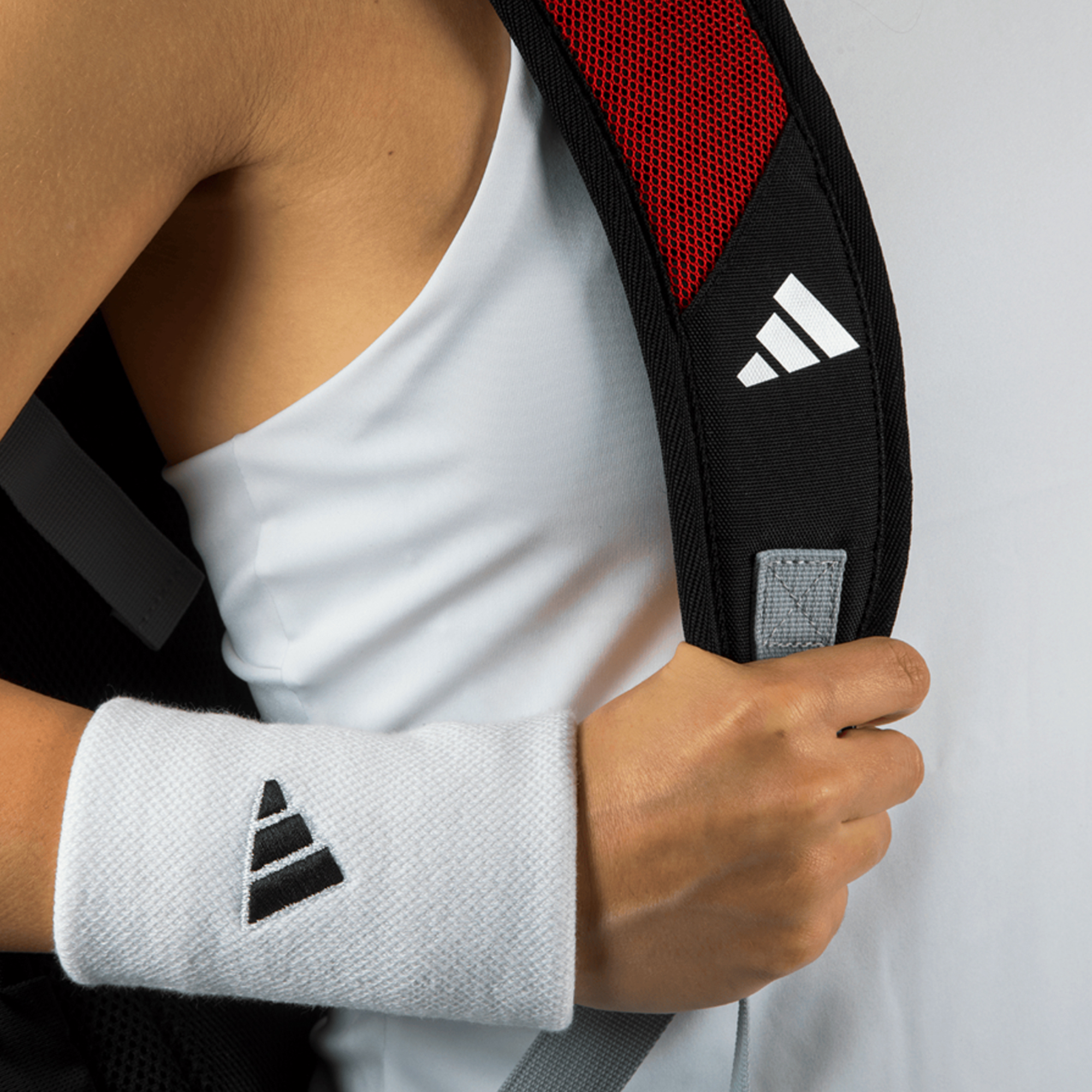 Adidas Multigame Negra/Roja 3.4 2025